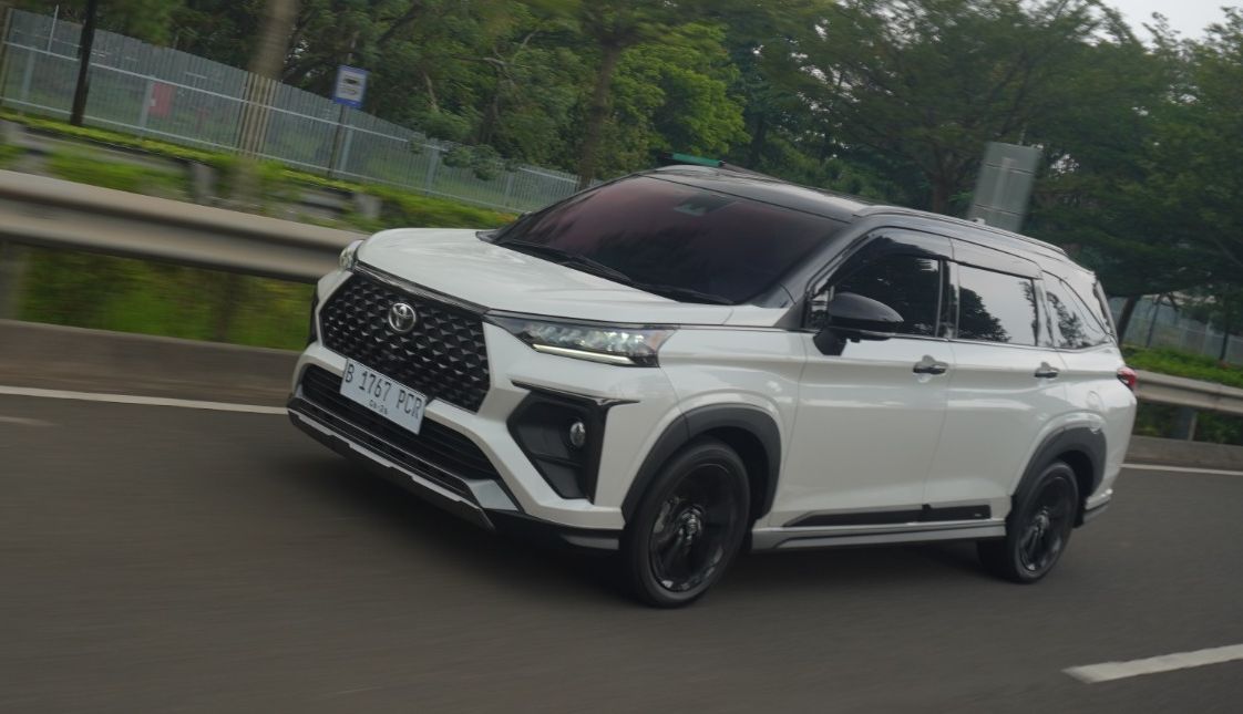 Terjebak macet justru jadi keunggulan Toyota Veloz Hybrid, kok bisa?