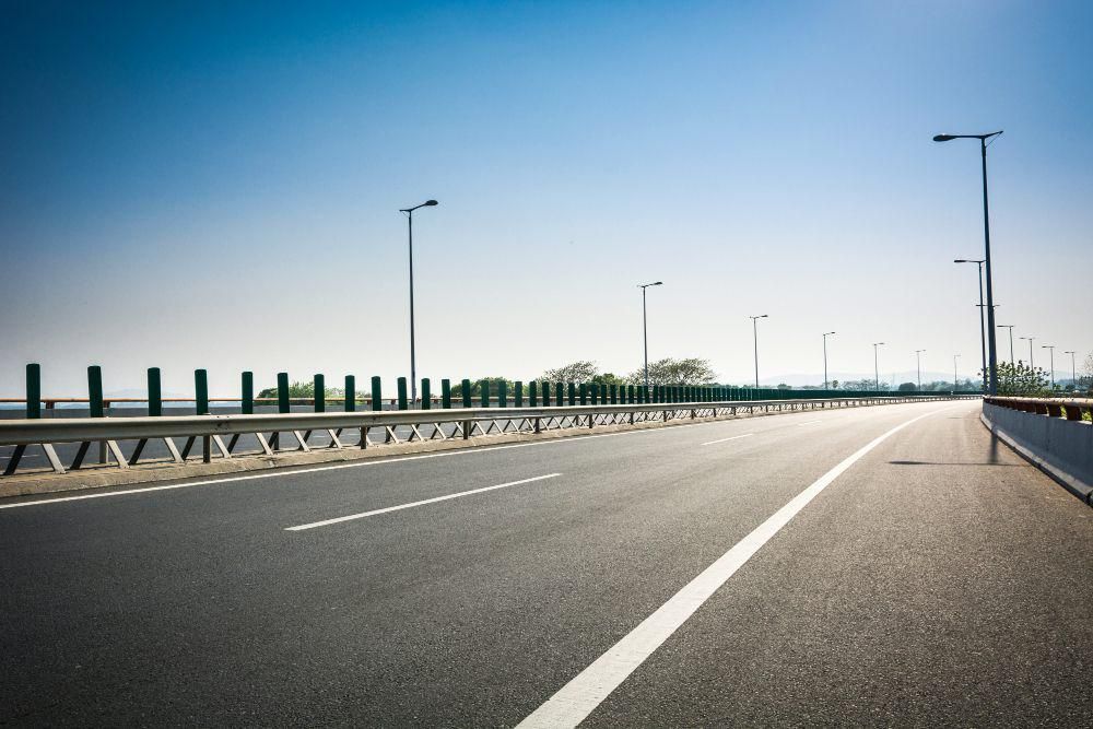 Benarkah jalan beton lebih cepat merusak kaki-kaki mobil?
