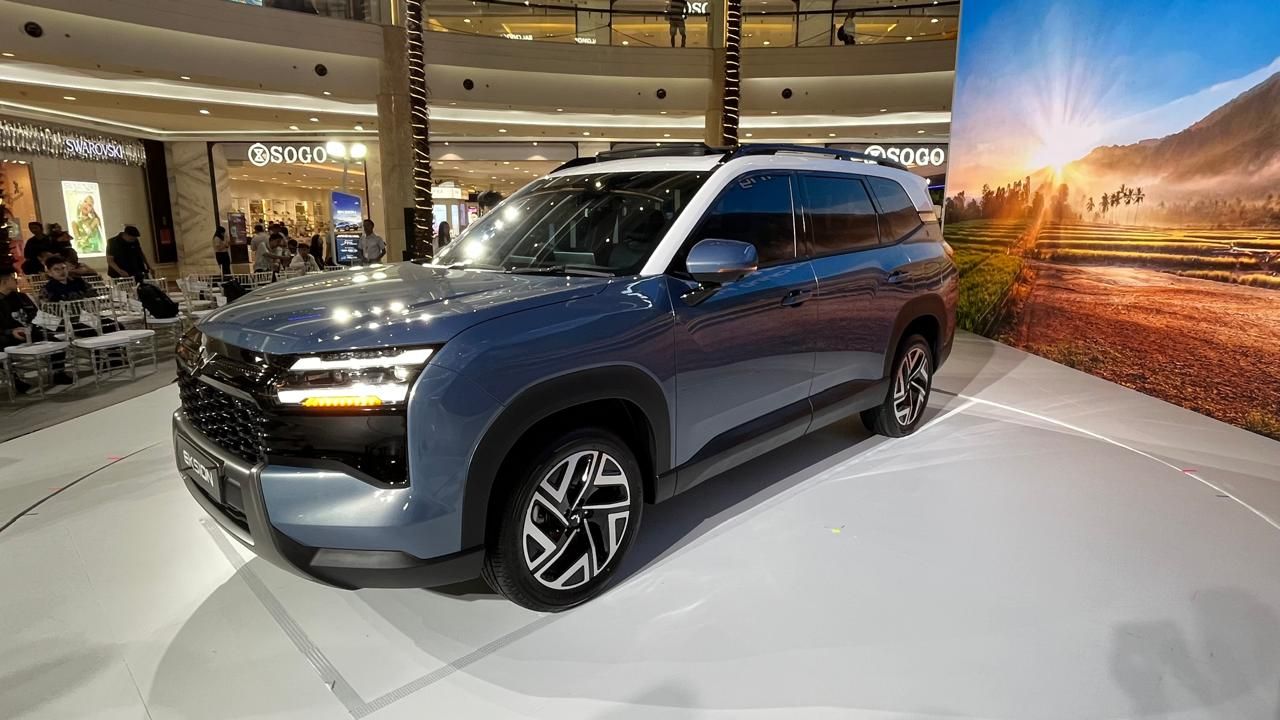 Ini manfaat pakai mobil hybrid di jalan macet, bisa hemat pengeluaran ladies!