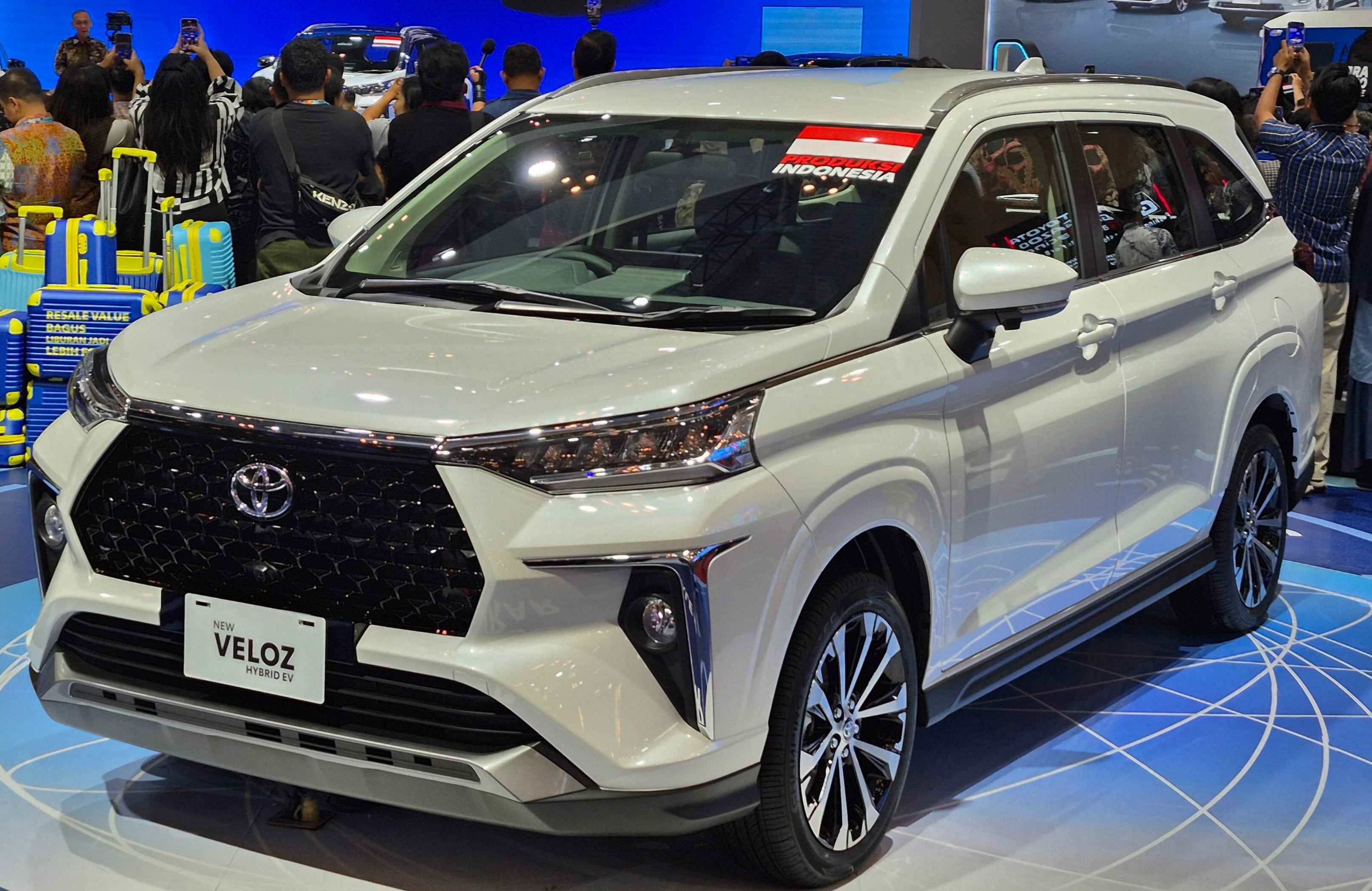 Cara membersihkan saringan pendingin baterai HEV Toyota Veloz Hybrid