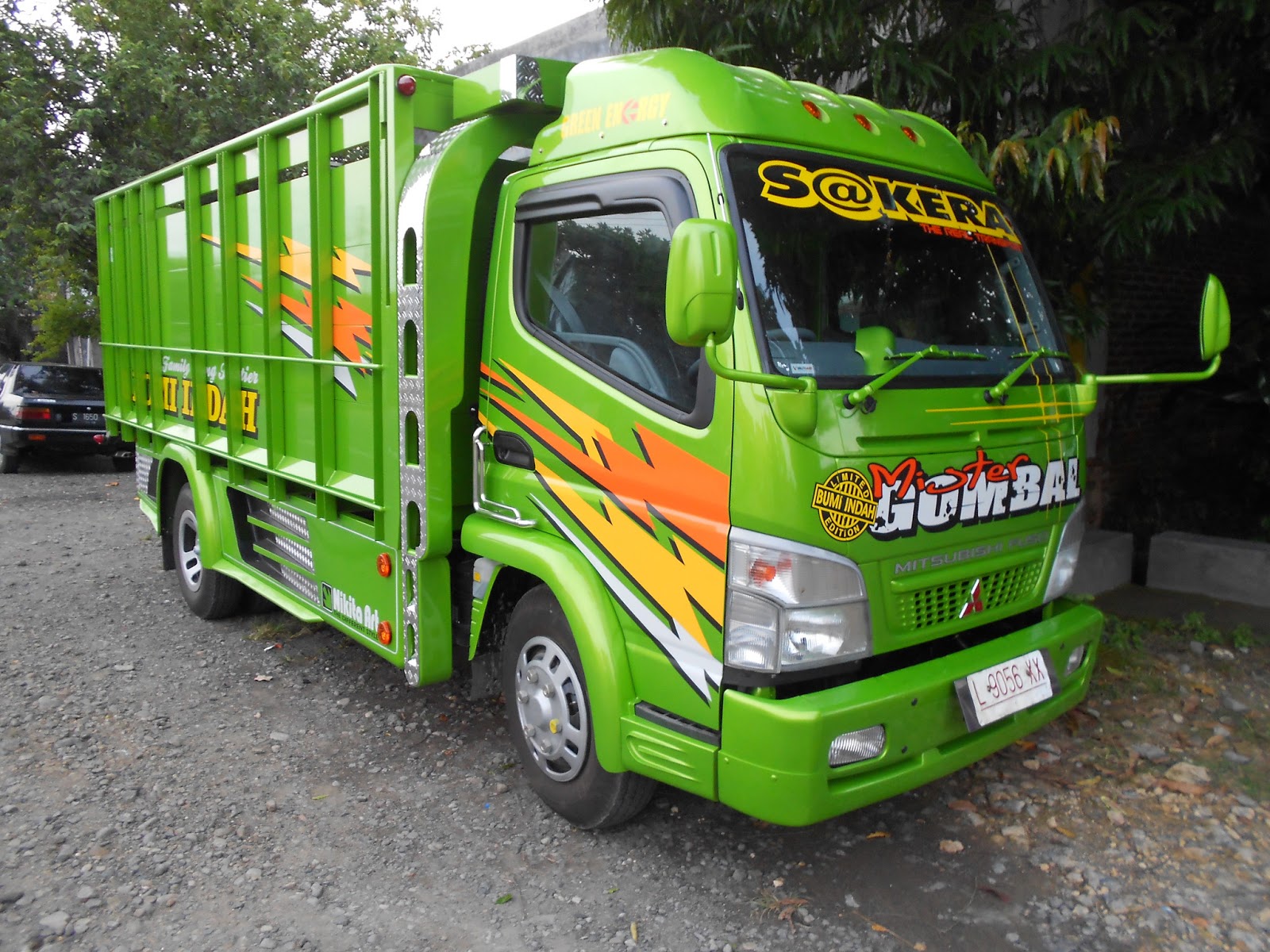 Truk pembawa kayu terguling di pinggir Jalinsum Tanjung Morawa, sopir dan kernet selamat
