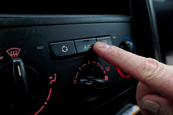 Bahaya layar sentuh di dalam kabin mobil: Bisa memecah konsentrasi